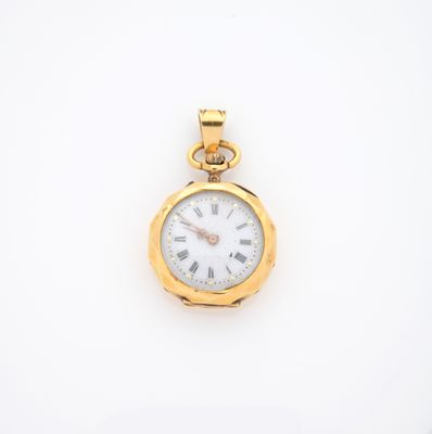 une image d'une montre en or avec des chiffres romains sur le cadran