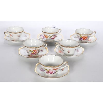 service à thé en porcelaine de six pièces avec soucoupes