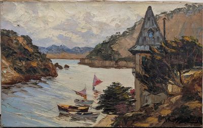 une peinture représentant des bateaux sur l'eau près d'un bâtiment