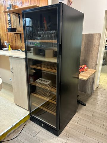 Cave à vin LUX IHERM laquée noir une porte vitrée