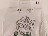 un sac en papier sur lequel est dessiné un chat en train de lire le journal