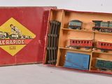 une boîte rouge contenant un circuit de train