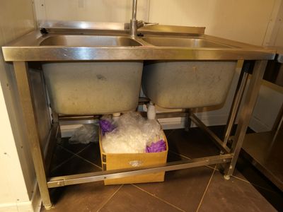 two sinks that are under a counter in the kitchen