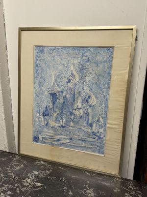une photo d'un tableau bleu et blanc accroché au mur