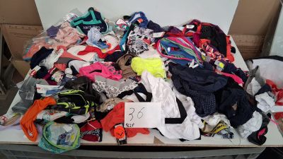 Lot de 162 maillots de bain enfants, modèles et différents c…