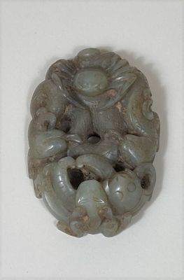 CHINE - XXe siècle Gorupe en jade (néphrite) céladon gris, d…