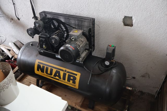 Compresseur à piston 5,5 CV 270 litres cylindres fonte NUAIR Comp...