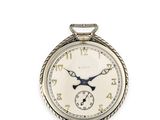 une montre de poche ancienne avec des chiffres romains et des chiffres romains sur le cadran