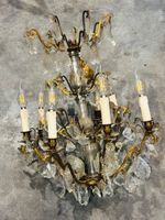Lustre à huit bras de lumières et quatre tulipes, pampilles …