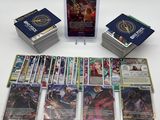 On joue à ce jeu de cartes sur la table, avec de nombreuses cartes.