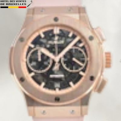 une photo d'une montre rose au cadran noir