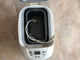 a small machine that is sitting on the floor