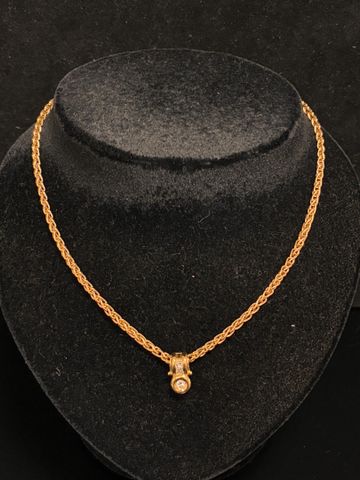 Chaine de cou en or 18 carats 750 millièmes avec pendentif agrafe...