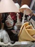 VENTE VOL : 4 cartons de bibelots, lampes, vaisselle, pendul… (photo 2)