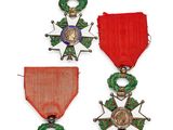trois médailles et un ruban rouge sur fond blanc
