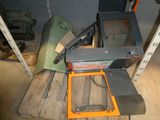 a machine that is sitting on top of a pallet