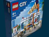une boîte contenant un ensemble Lego City