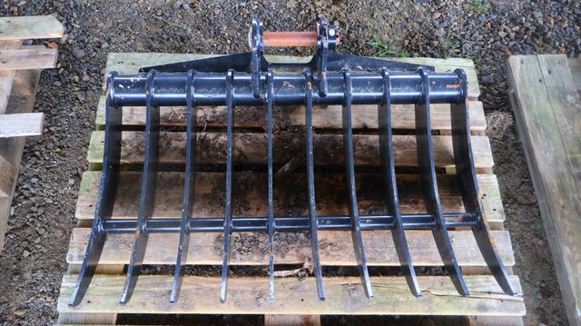 Râteau L1000mm pour mini-pelle 2,5t-3,5t, axes 38mm, largeur entr...