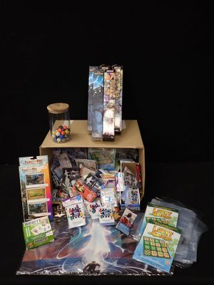 une boîte en carton contenant tout un tas de jouets