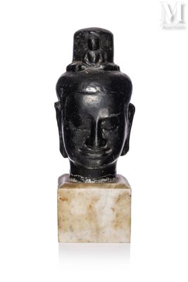 an image of a statue of a man ' s head on a marble base