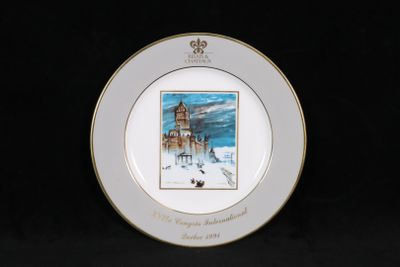 une assiette sur laquelle est représenté un phare