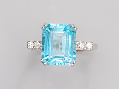 une bague aigue-marine et diamant
