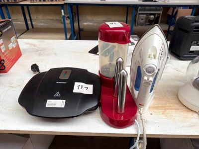 Un lot de petit électroménager comprenant un gril SilverCres…