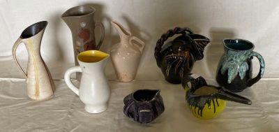 many different types of vases on the table