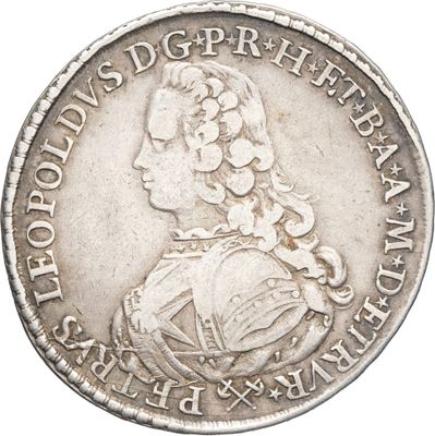 gros plan d'une pièce d'argent sur laquelle figure une femme