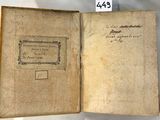 un vieux livre écrit posé sur une table