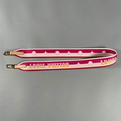 LOUIS VUITTON. Bandoulière amovible en toile rose fuchsia, b…