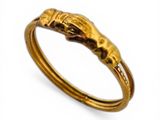 une image représentant une bague en or ornée d'une tête de lion