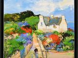 une peinture à l'huile représentant une maison sur une colline, avec une personne qui marche sur la route