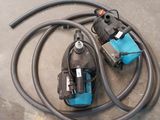 une machine bleue posée sur le sol
