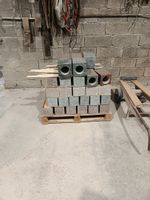 MC GRANIT - M17 – Une palette de vases en granit