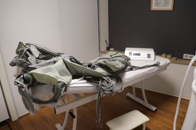 Pressothérapie esthéticienne Welko F-826 pour raffermir + table - Photo 1