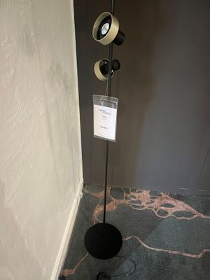 Une lampe noire liseuse MOBILIER DE FRANCE Donut HS (PV 782€…