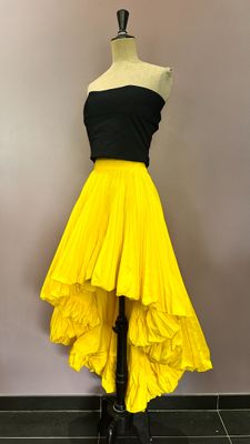 a yellow and black dress on a mannequin mannequin mannequin mannequin mannequin mannequin mannequin mannequin mann