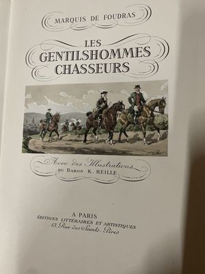 un livre sur lequel figure la photo d'un groupe d'hommes à cheval