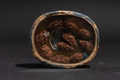 Chapelet Bouddhiste à dix grains en bois finement sculpté, ajouré de s - Photo 1