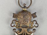 an image of a medal with a star on top of it