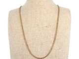 un collier à chaîne en or sur un mannequin mannequin mannequin mannequin mannequin mannequin mannequin mannequin mannequin mannequin