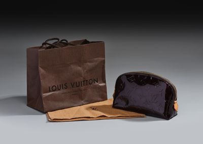 Trousse de toilette et pochette Louis Vuitton