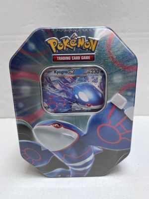 boîte métallique du jeu de cartes à collectionner Pokémon, avec une figurine Pokémon bleue et blanche