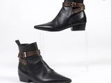 une paire de bottines en cuir noir ornées de lanières à imprimé léopard
