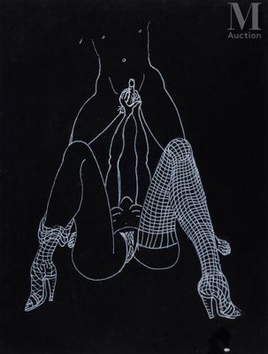photographie en noir et blanc d'une femme assise par terre, les jambes croisées