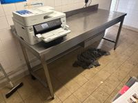 1 plan de travail inox.