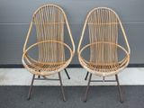 paire de chaises vintage en rotin avec pieds et accoudoirs en métal