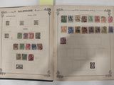 un livre ouvert avec des timbres sur une table