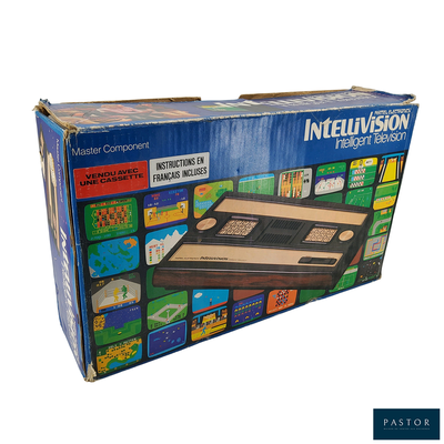 une boîte ouverte sur laquelle figure un jeu vidéo